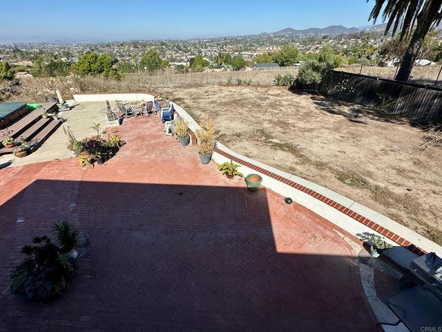 880 Crest View Rd, Vista, CA 92081