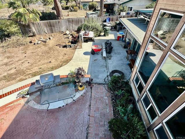 880 Crest View Rd, Vista, CA 92081
