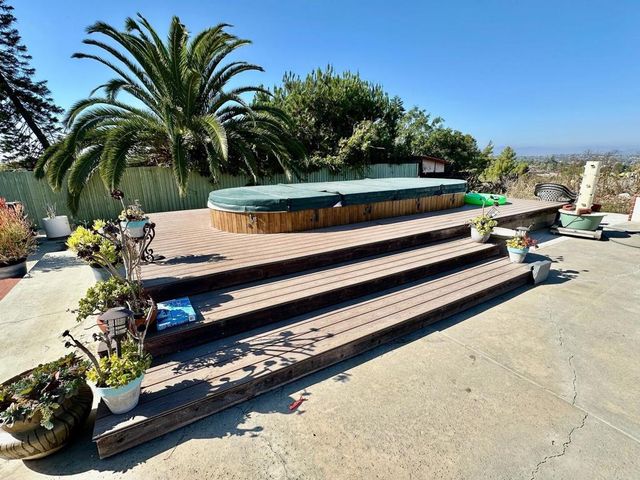 880 Crest View Rd, Vista, CA 92081
