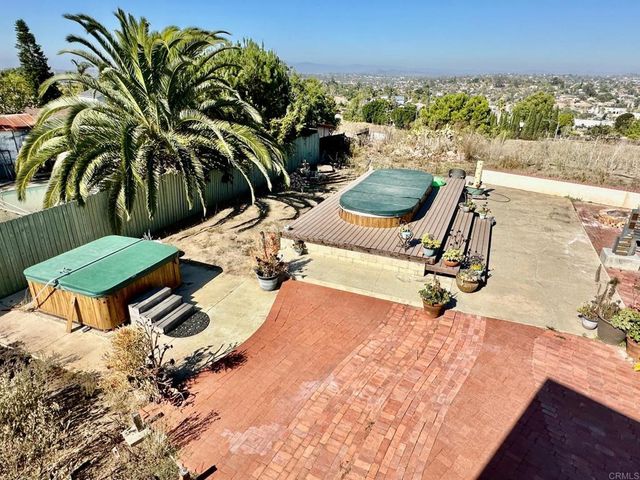 880 Crest View Rd, Vista, CA 92081