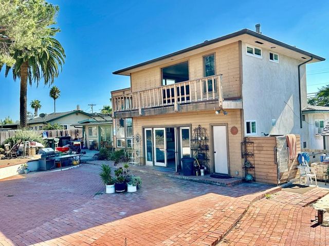 880 Crest View Rd, Vista, CA 92081