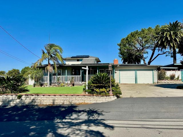 880 Crest View Rd, Vista, CA 92081