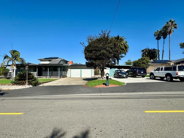 880 Crest View Rd, Vista, CA 92081