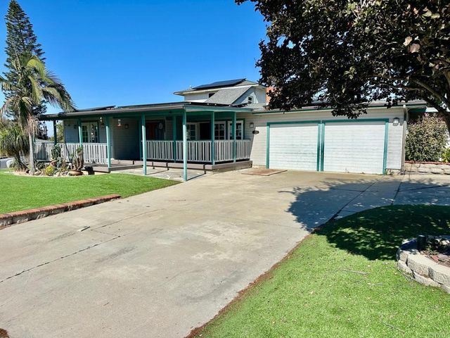 880 Crest View Rd, Vista, CA 92081