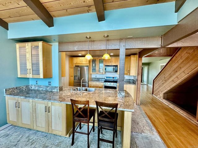 880 Crest View Rd, Vista, CA 92081