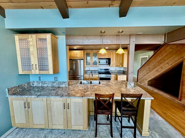 880 Crest View Rd, Vista, CA 92081