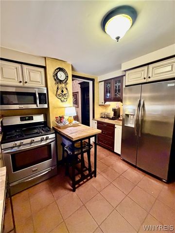 707 Columbus Parkway, Buffalo, NY 14213