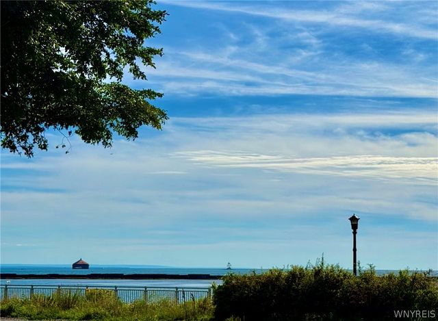 707 Columbus Parkway, Buffalo, NY 14213