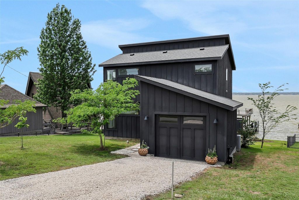 546 W Cattle Drive, Onalaska, TX 77360