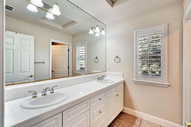 10547 N Laurel Valley Drive, Fresno, CA 93730