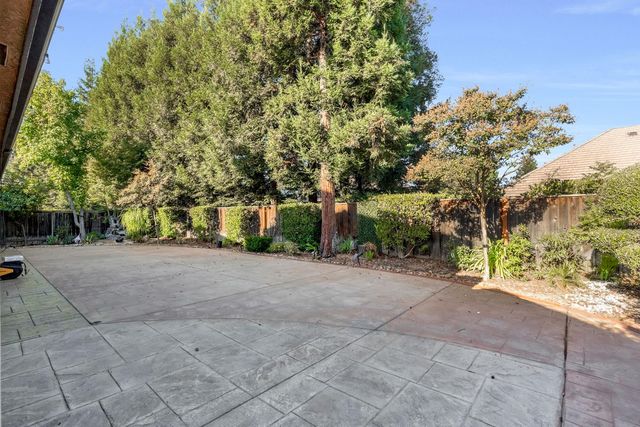 10547 N Laurel Valley Drive, Fresno, CA 93730