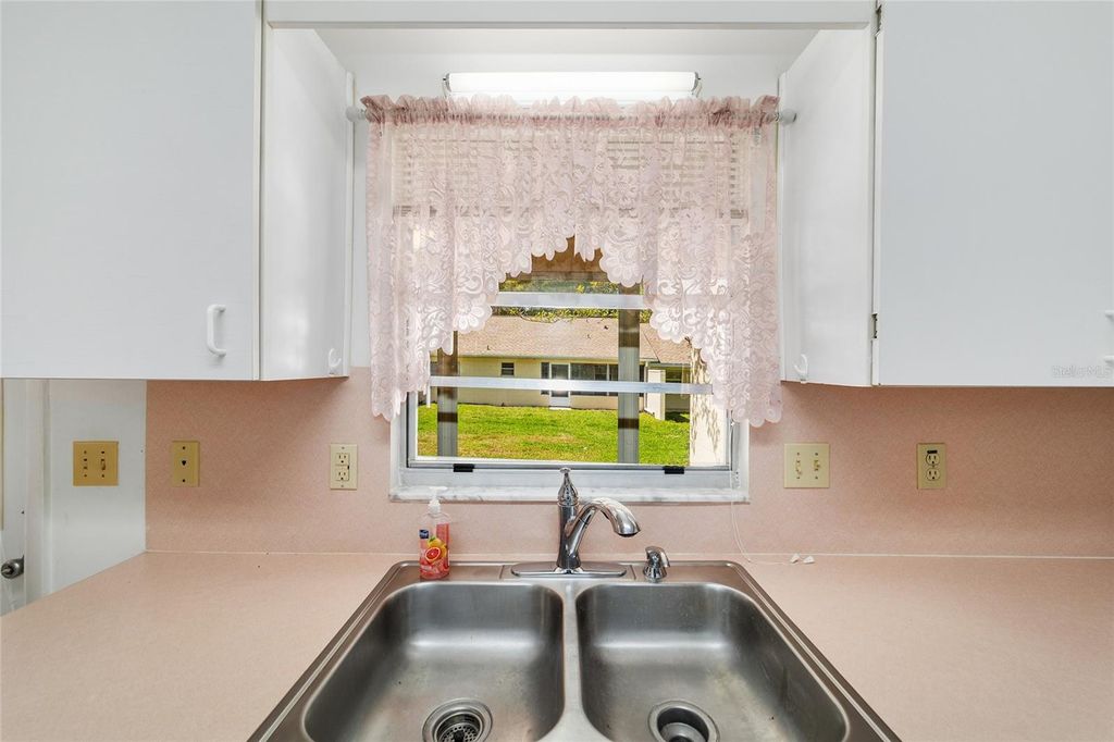 Image 12 of property listing at 9460 SW 84TH TERRACE E, Ocala, FL 34481