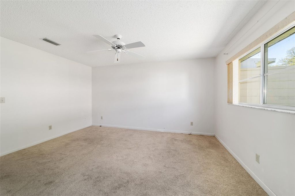 Image 16 of property listing at 9460 SW 84TH TERRACE E, Ocala, FL 34481