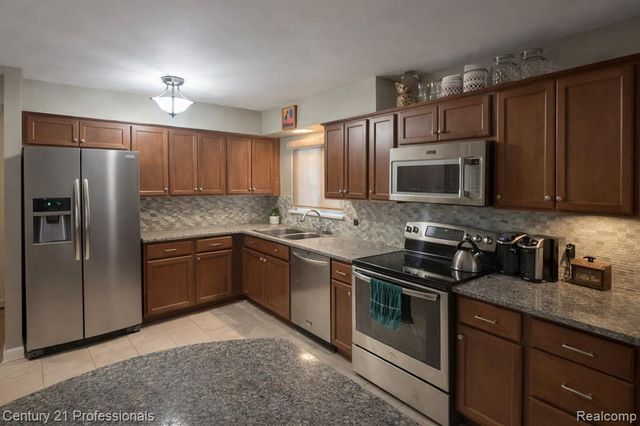 406 Woodlawn Avenue, Royal Oak, MI 48073