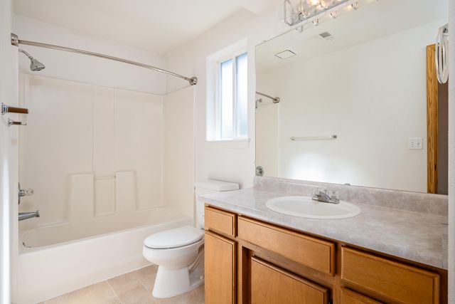 1766 S Holly Street, Medford, OR 97501