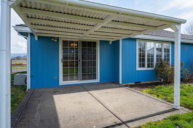 1766 S Holly Street, Medford, OR 97501