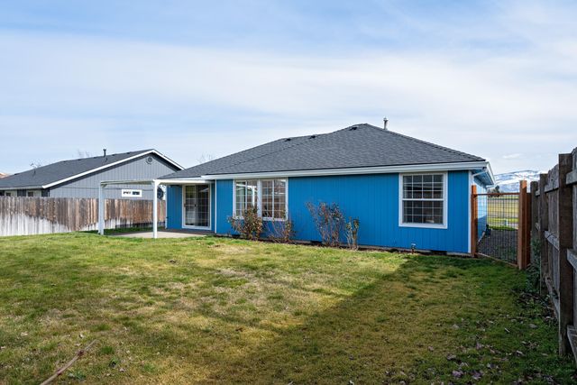 1766 S Holly Street, Medford, OR 97501