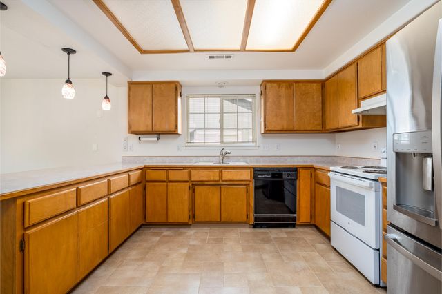 1766 S Holly Street, Medford, OR 97501