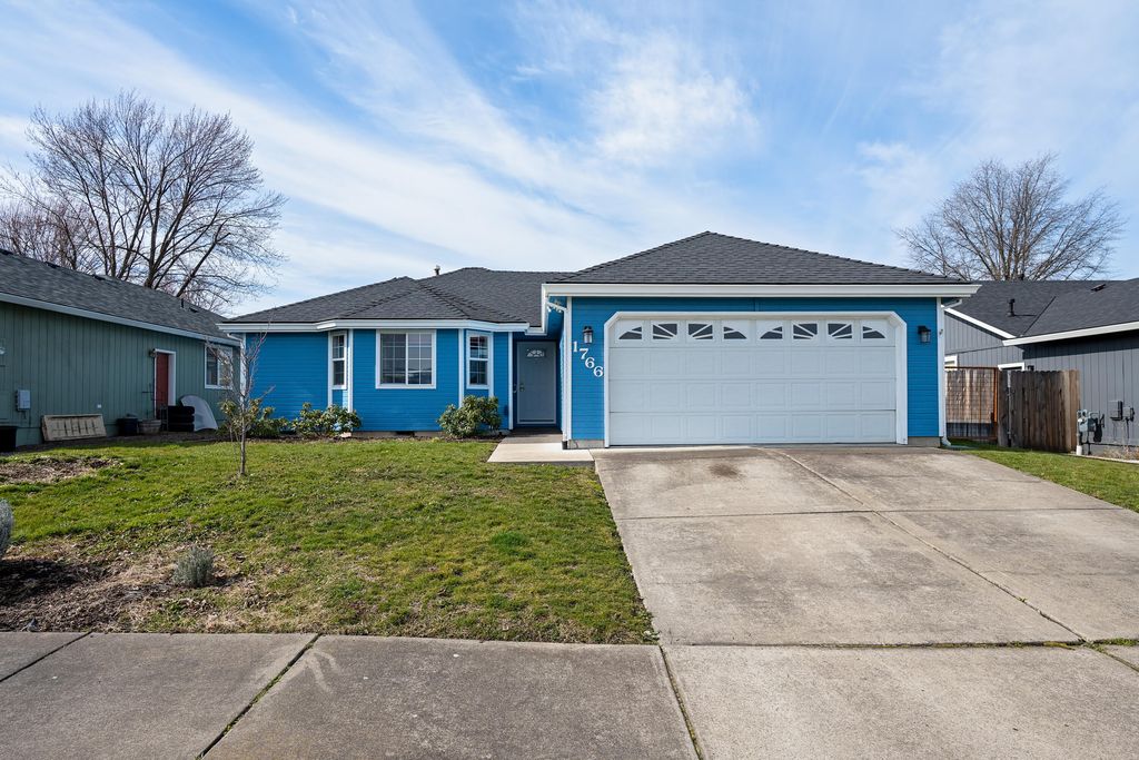 1766 S Holly Street, Medford, OR 97501
