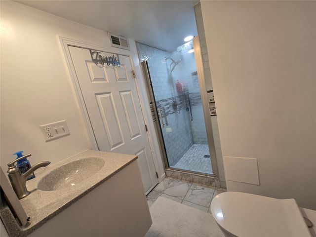 335 Palomino Parkway, Des Moines, IA 50320