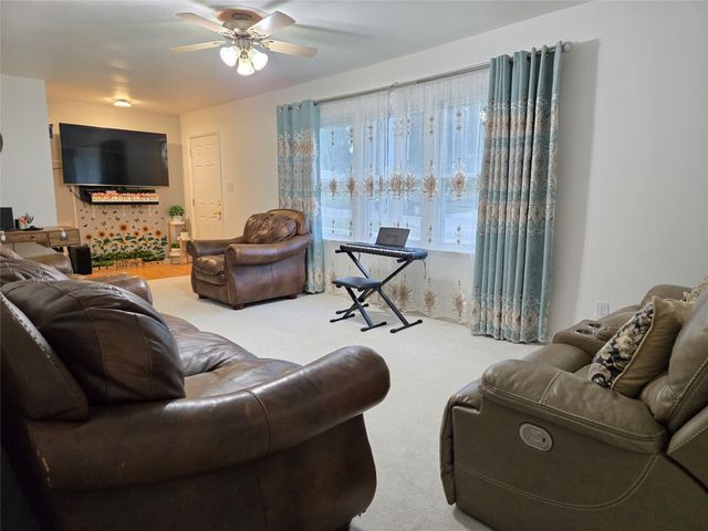 335 Palomino Parkway, Des Moines, IA 50320