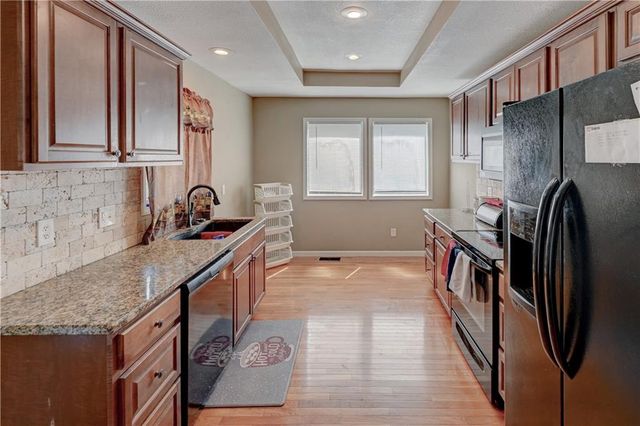 7917 N Troost Avenue, Kansas City, MO 64118