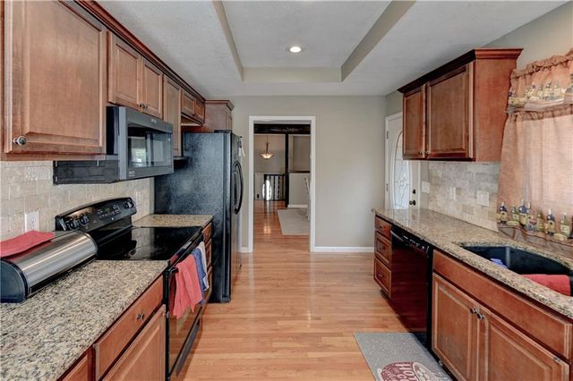 7917 N Troost Avenue, Kansas City, MO 64118