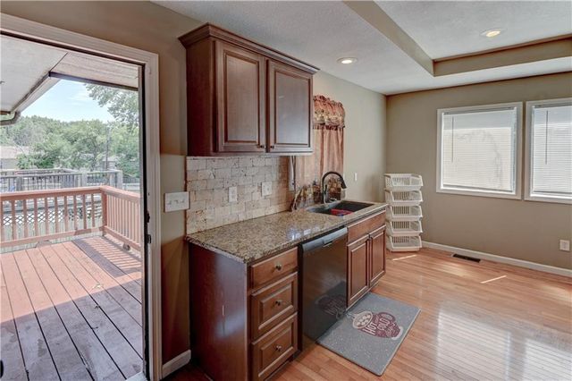 7917 N Troost Avenue, Kansas City, MO 64118