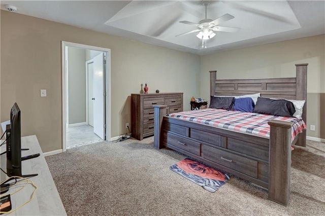 7917 N Troost Avenue, Kansas City, MO 64118