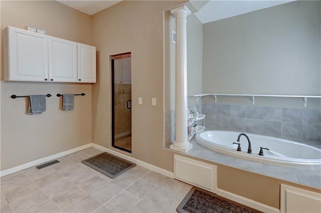 7917 N Troost Avenue, Kansas City, MO 64118