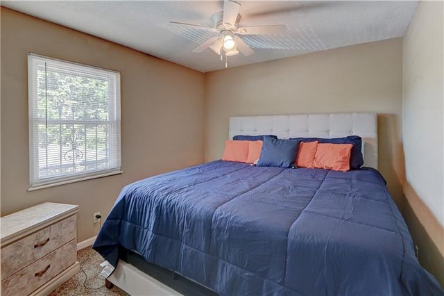 7917 N Troost Avenue, Kansas City, MO 64118