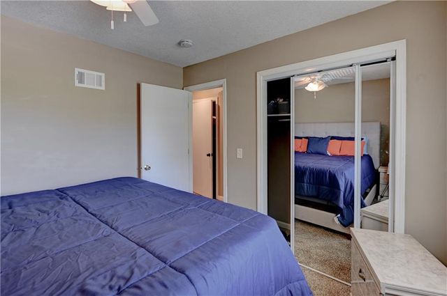 7917 N Troost Avenue, Kansas City, MO 64118
