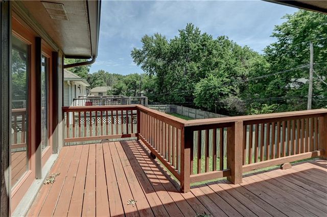 7917 N Troost Avenue, Kansas City, MO 64118