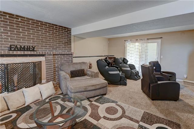 7917 N Troost Avenue, Kansas City, MO 64118