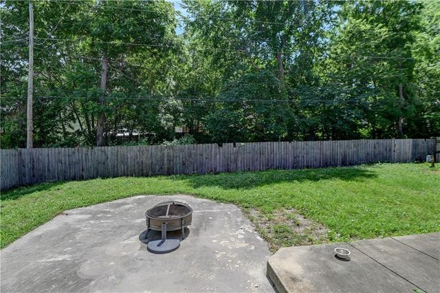 7917 N Troost Avenue, Kansas City, MO 64118