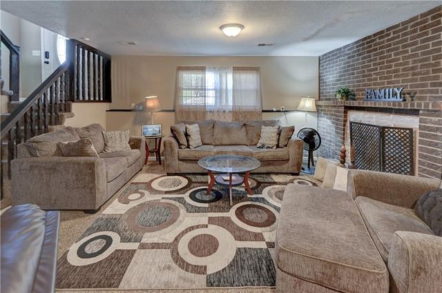 7917 N Troost Avenue, Kansas City, MO 64118