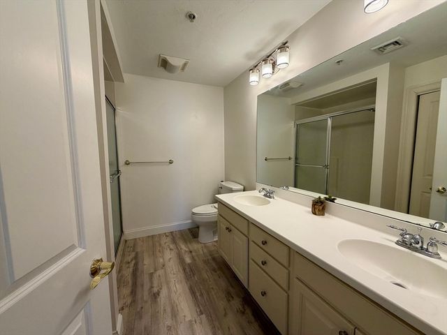 29 Maple St H, Canton, MA 02021