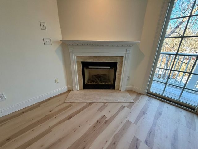 29 Maple St H, Canton, MA 02021