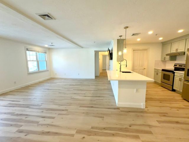 29 Maple St H, Canton, MA 02021