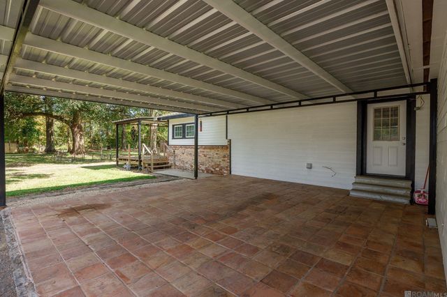 44311 Mi Mis Ln, St Amant, LA 70774