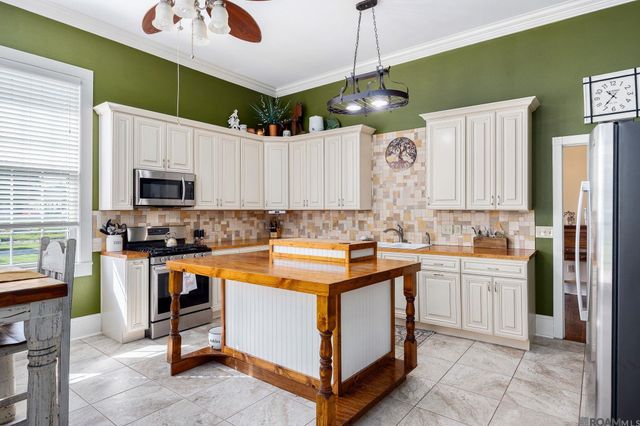 44311 Mi Mis Ln, St Amant, LA 70774