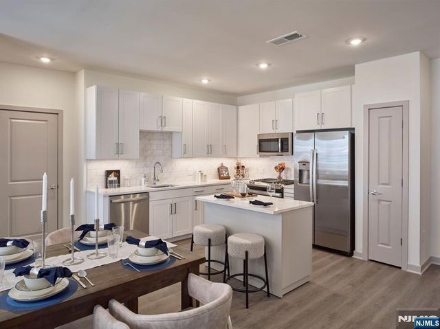 100 Eisenhower Parkway C1, Livingston, NJ 07039