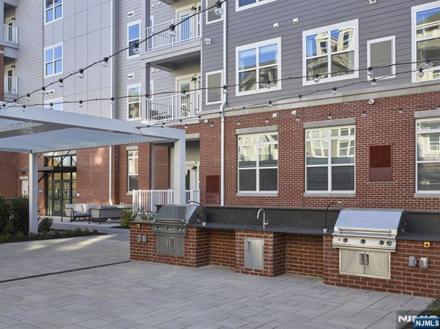 100 Eisenhower Parkway C1, Livingston, NJ 07039