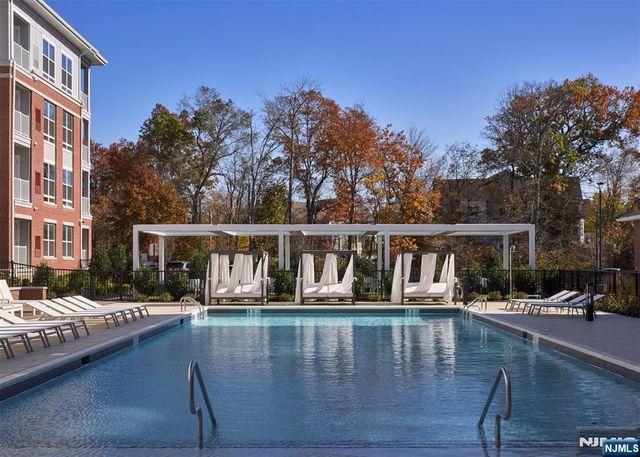 100 Eisenhower Parkway C1, Livingston, NJ 07039