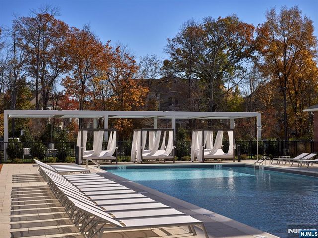 100 Eisenhower Parkway C1, Livingston, NJ 07039
