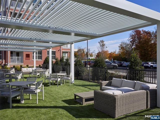 100 Eisenhower Parkway C1, Livingston, NJ 07039