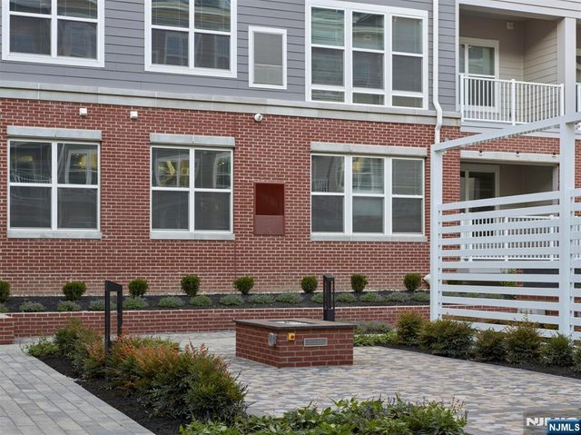 100 Eisenhower Parkway C1, Livingston, NJ 07039