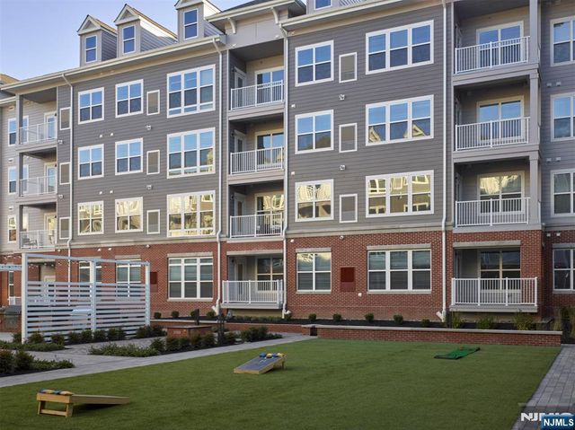 100 Eisenhower Parkway C1, Livingston, NJ 07039