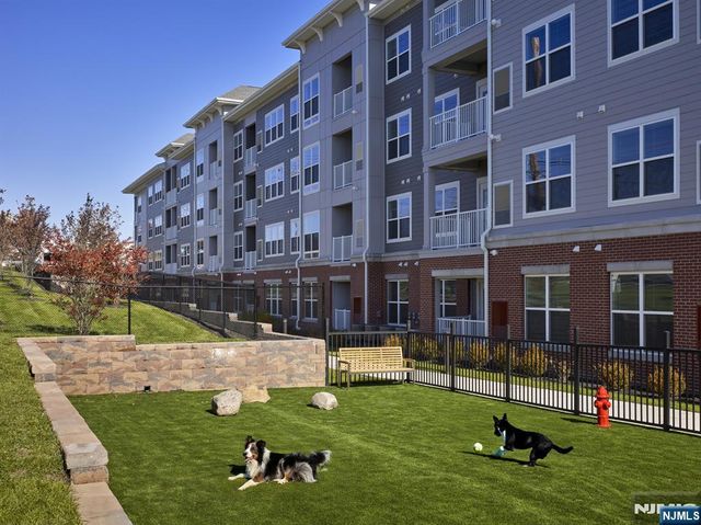 100 Eisenhower Parkway C1, Livingston, NJ 07039