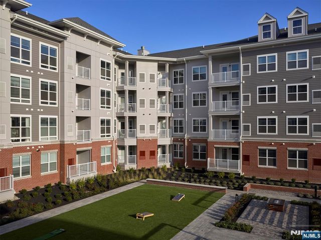 100 Eisenhower Parkway C1, Livingston, NJ 07039